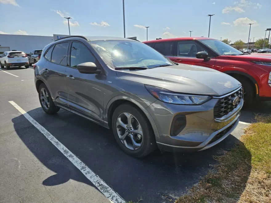 2023 Ford Escape ST-Line photo 1