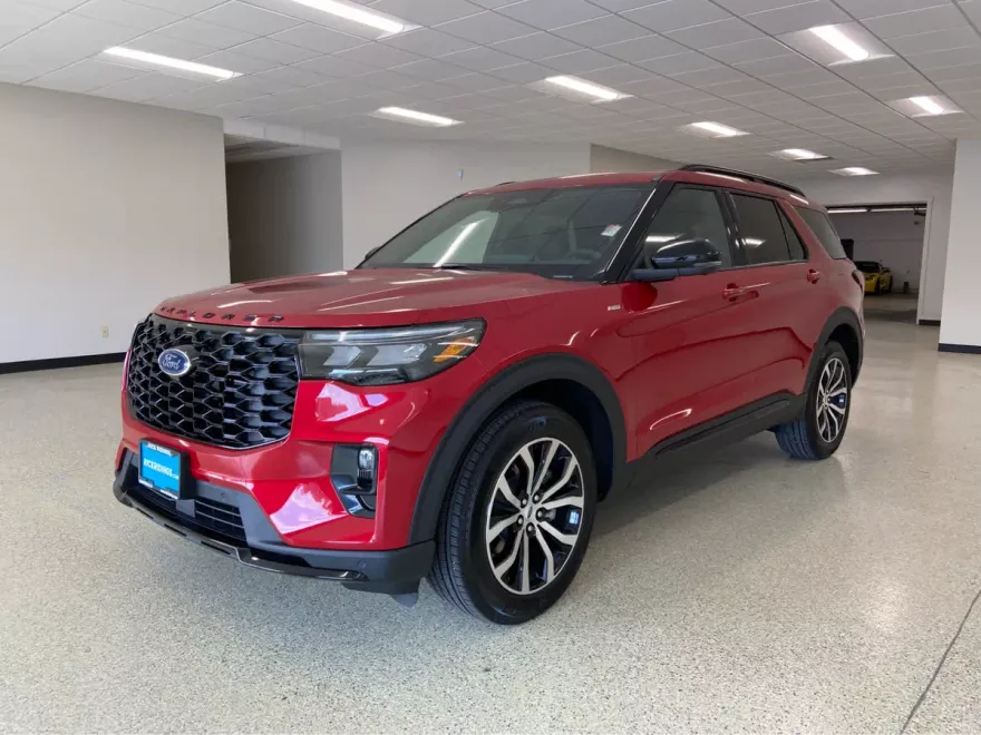 2025 Ford Explorer ST-Line photo 1