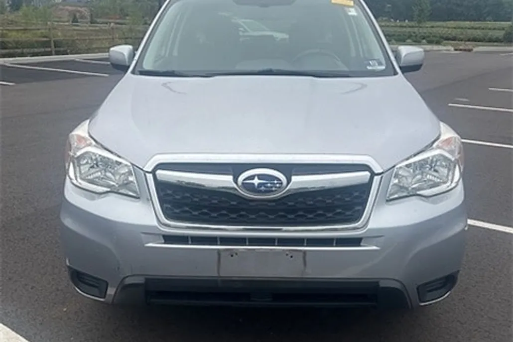 2016 Subaru Forester 2.5i Premium photo 1