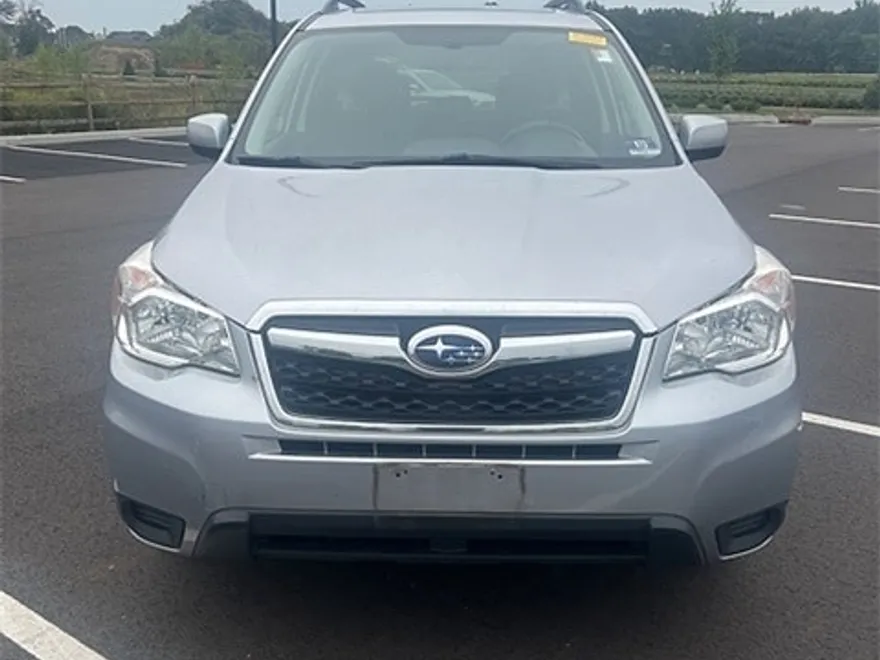 2016 Subaru Forester 2.5i Premium photo 1