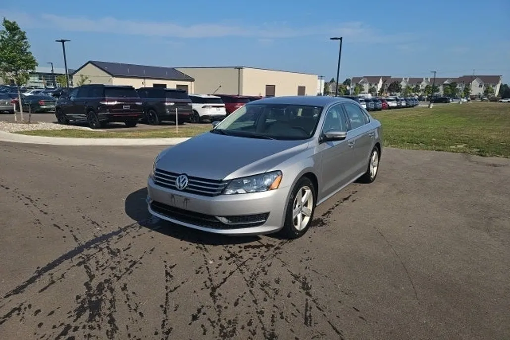 2013 Volkswagen Passat SE photo 1