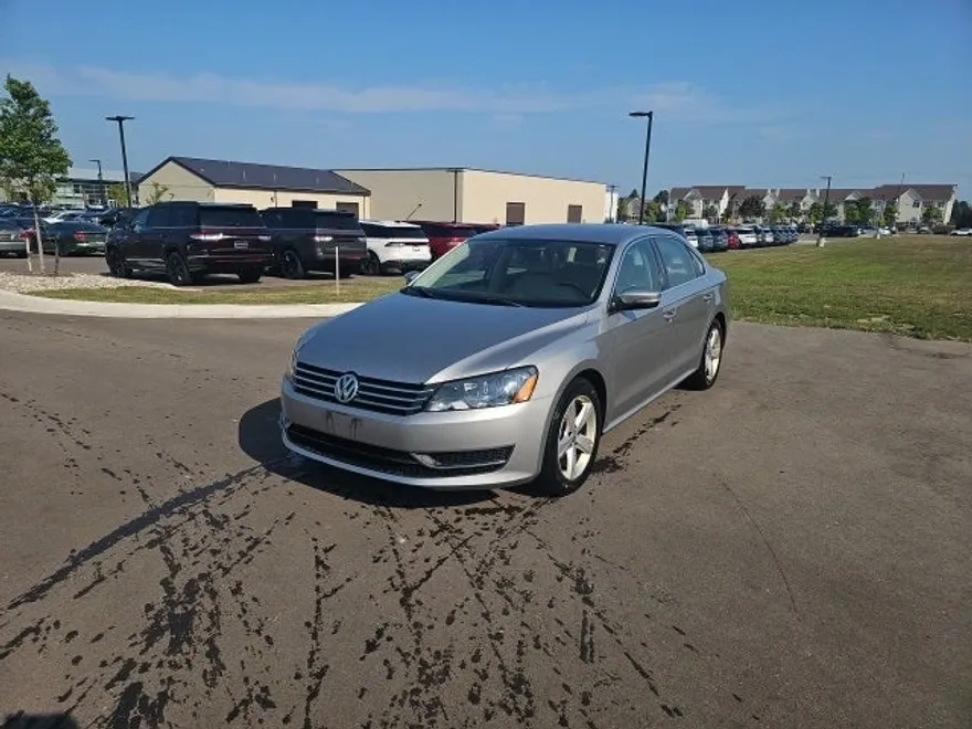 2013 Volkswagen Passat SE photo 1