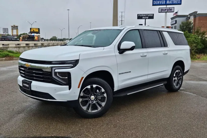 2026 Chevrolet Suburban LS photo 1