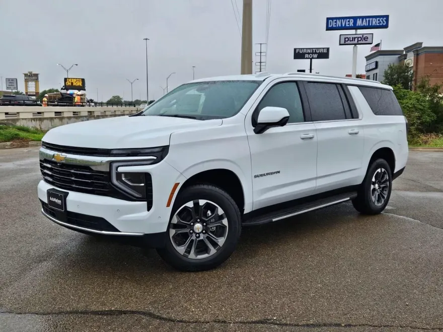 2026 Chevrolet Suburban LS photo 1