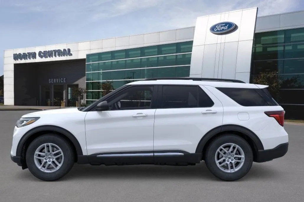 2025 Ford Explorer photo 1