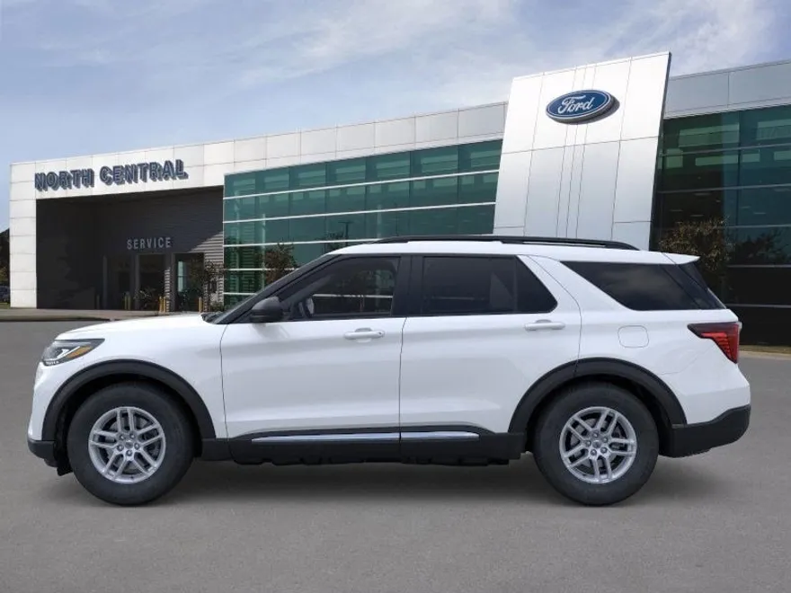 2025 Ford Explorer photo 1