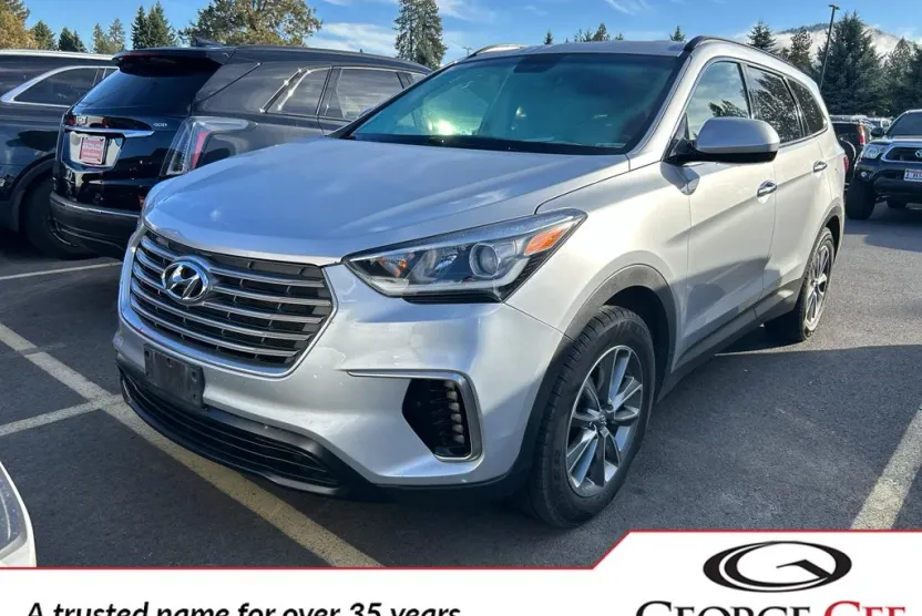 2017 Hyundai Santa Fe XL SE photo 1