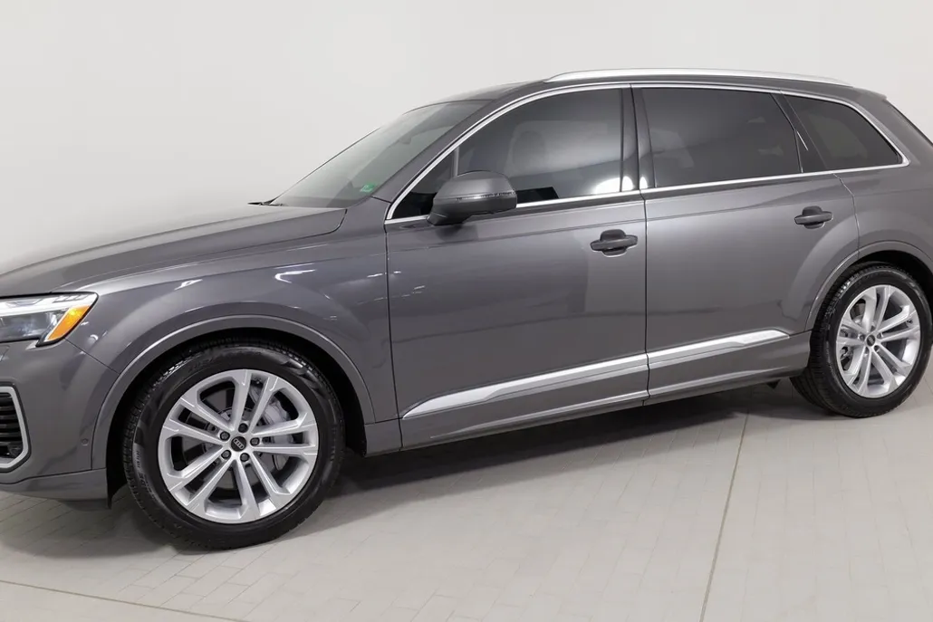2025 Audi Q7 Prestige photo 1