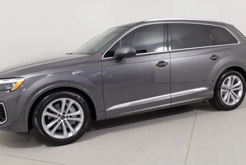 2025 Audi Q7 Prestige photo 1