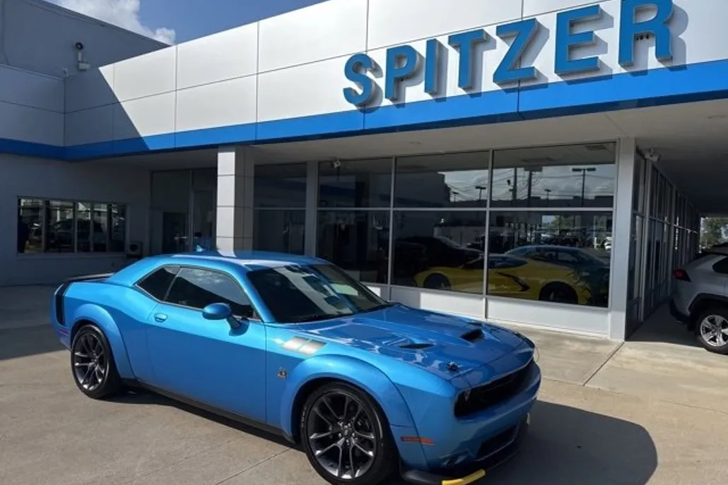 2023 Dodge Challenger R/T Scat Pack photo 1