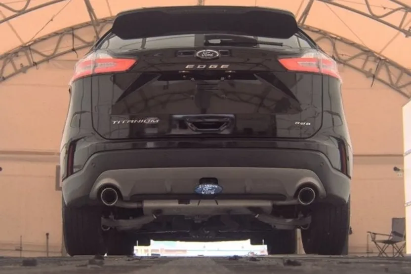 2022 Ford Edge Titanium photo 1