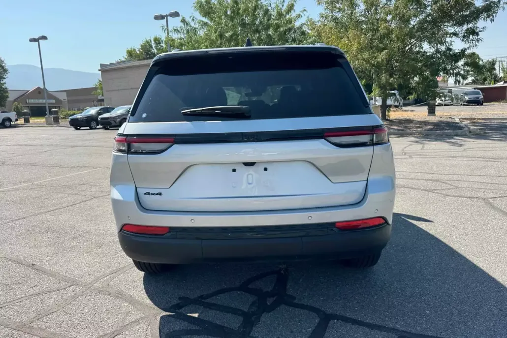 2025 Jeep Grand Cherokee Altitude photo 1