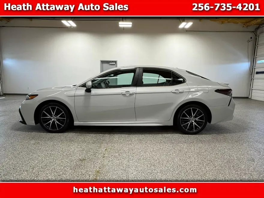 2023 Toyota Camry SE photo 1