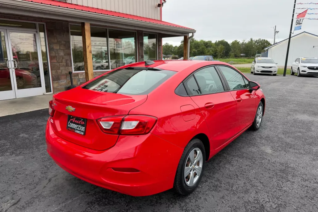 2018 Chevrolet Cruze LS photo 1