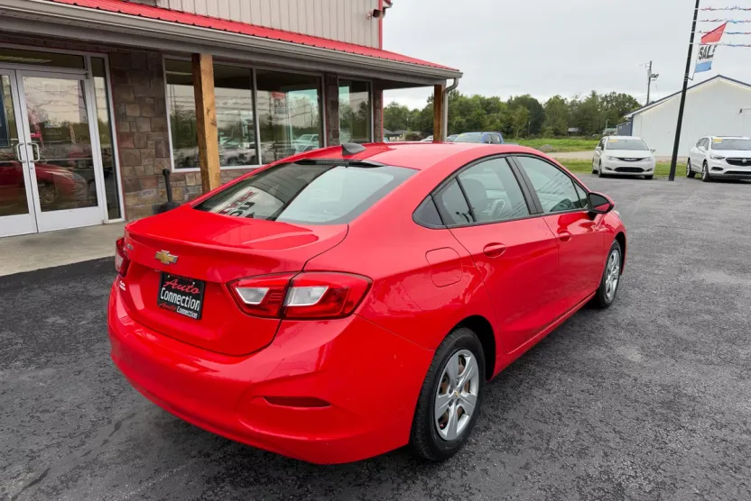 2018 Chevrolet Cruze LS photo 1