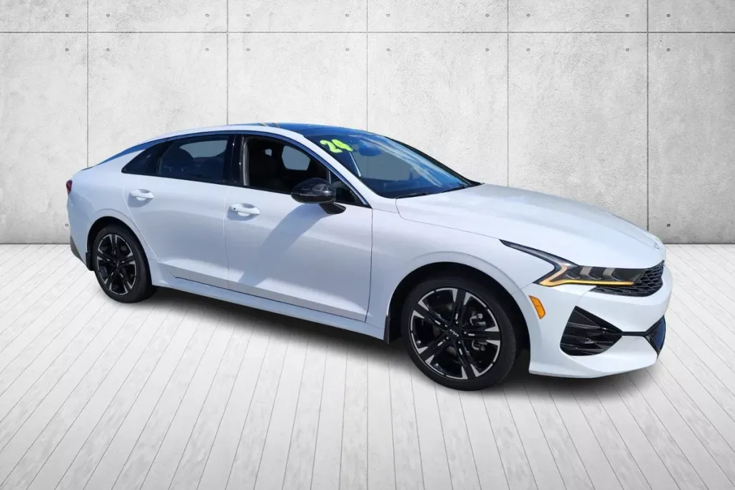 2024 Kia K5 GT-Line photo 1