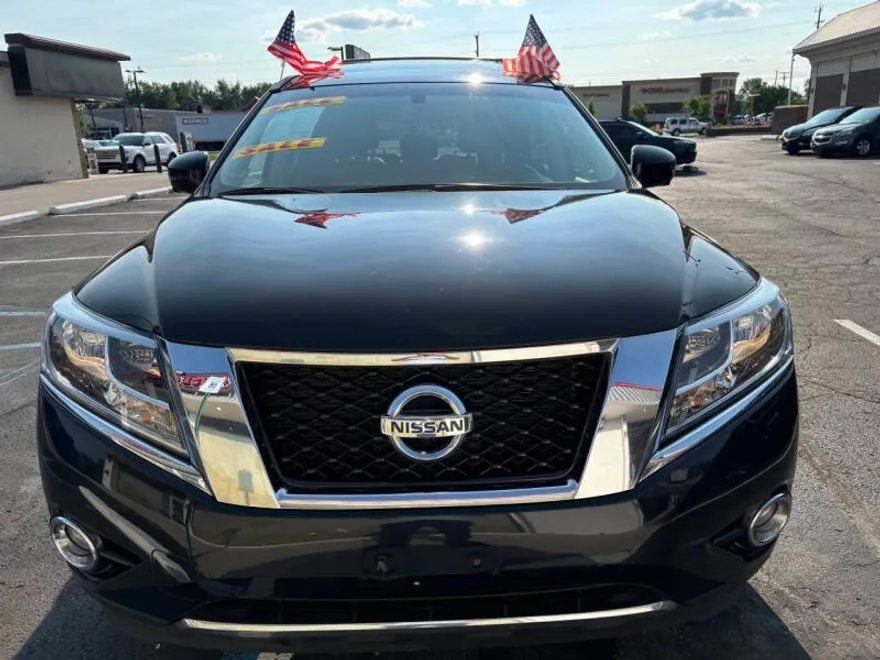 2016 Nissan Pathfinder Platinum photo 1