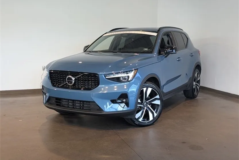 2023 Volvo XC40 Ultimate photo 1