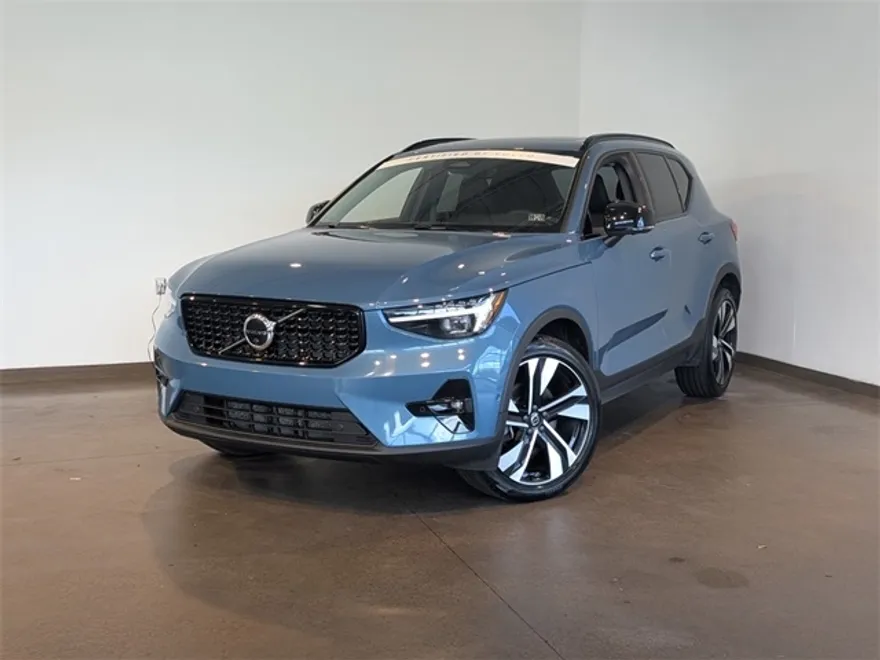 2023 Volvo XC40 Ultimate photo 1