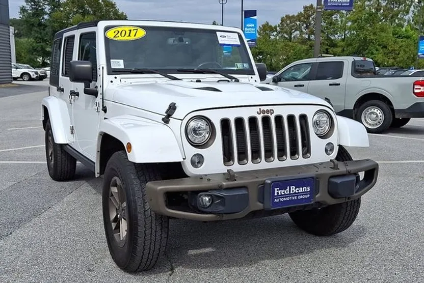 2017 Jeep Wrangler Unlimited Sahara photo 1