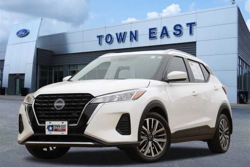 2024 Nissan Kicks SV photo 1