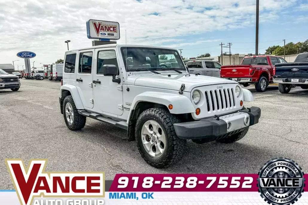 2013 Jeep Wrangler Unlimited Sahara photo 1