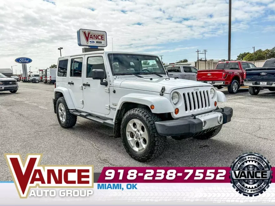 2013 Jeep Wrangler Unlimited Sahara photo 1