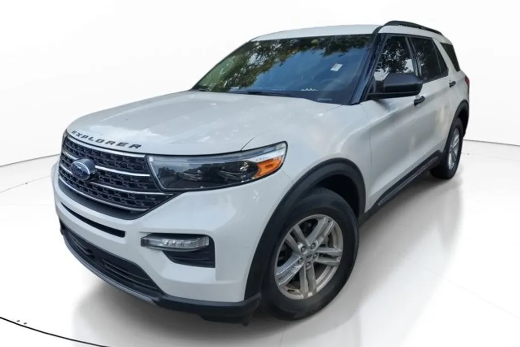 2020 Ford Explorer XLT photo 1