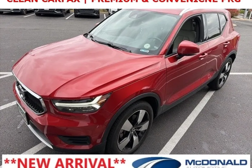 2020 Volvo XC40 Momentum photo 1