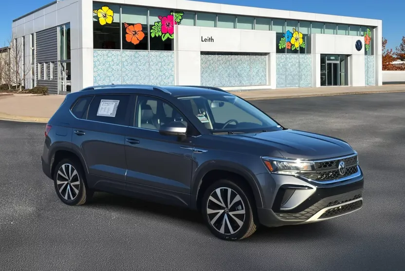 2022 Volkswagen Taos SE photo 1