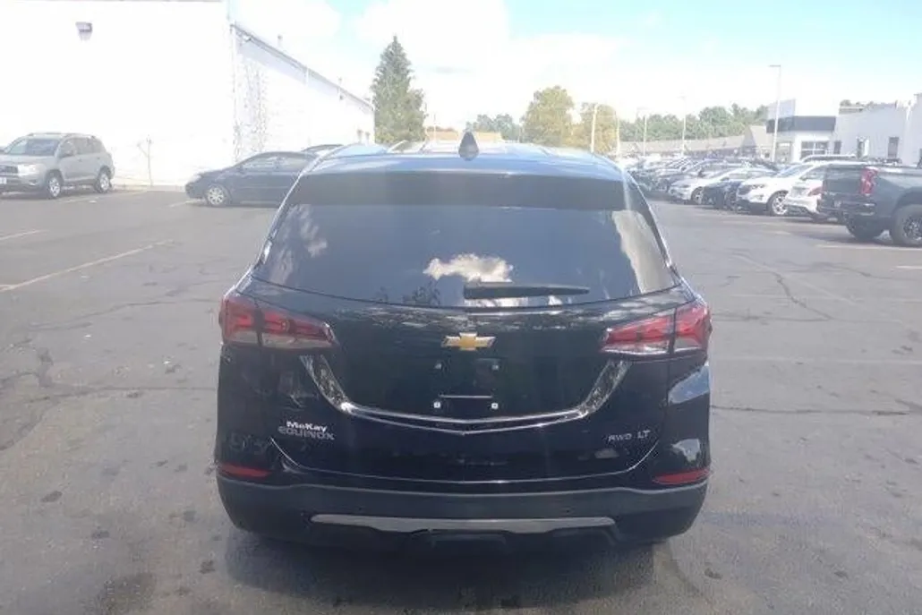 2023 Chevrolet Equinox LT photo 1