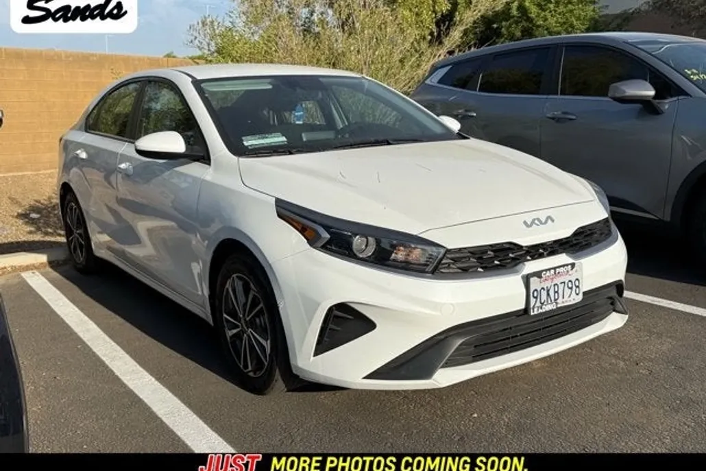 2023 Kia Forte LXS photo 1
