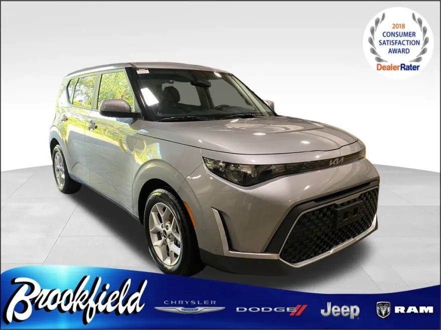 2023 Kia Soul LX photo 1