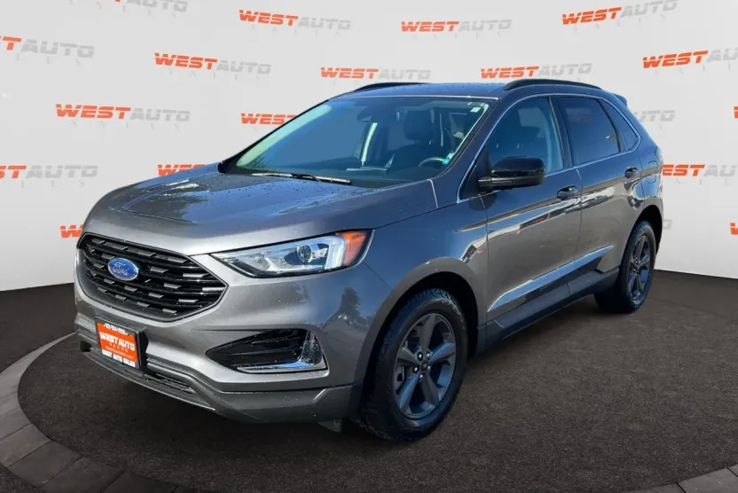 2022 Ford Edge SEL photo 1