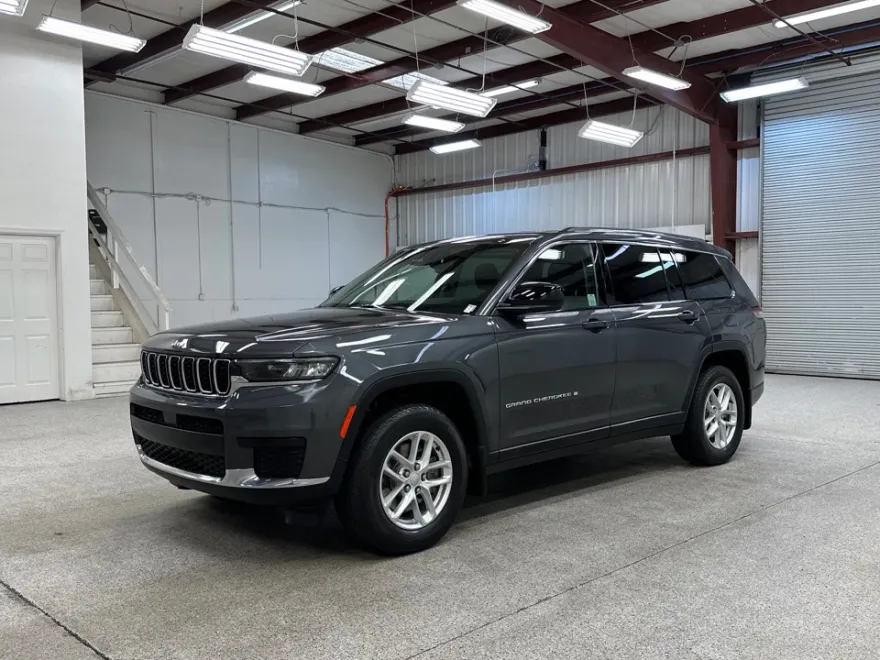 2022 Jeep Grand Cherokee Laredo photo 1