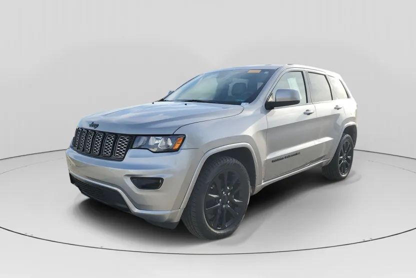 2017 Jeep Grand Cherokee Laredo photo 1