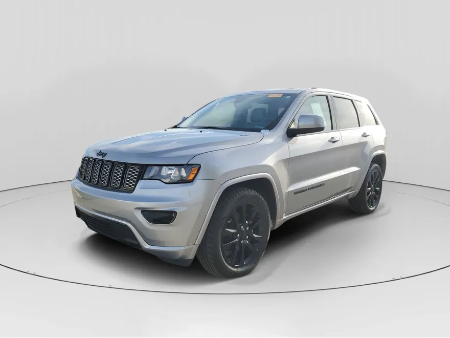 2017 Jeep Grand Cherokee Altitude photo 1