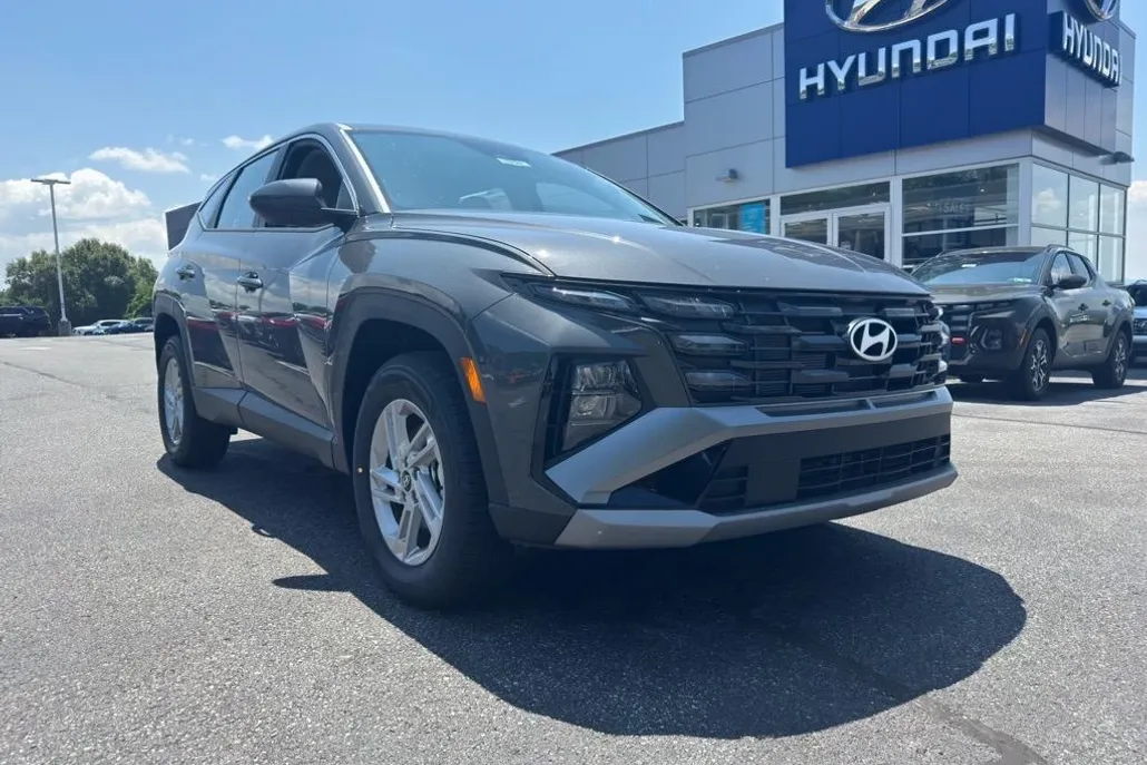2025 Hyundai Tucson SE photo 1