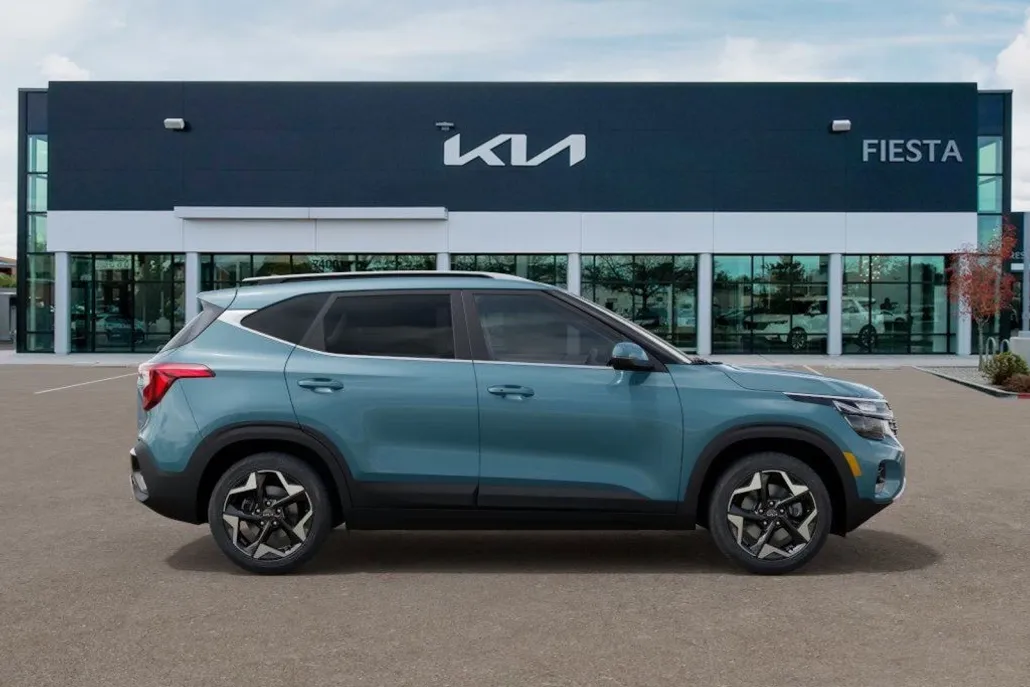 2025 Kia Seltos EX photo 1