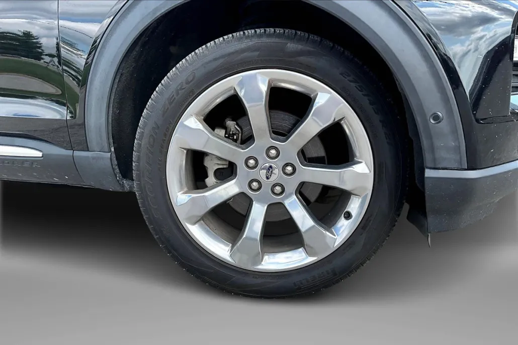 2020 Ford Explorer Platinum photo 1