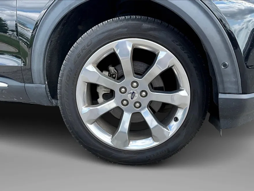 2020 Ford Explorer Platinum photo 1
