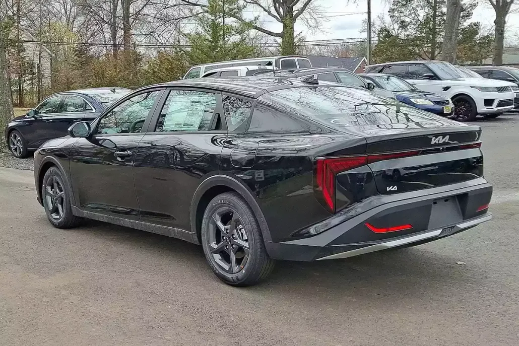 2025 Kia K4 LXS photo 1