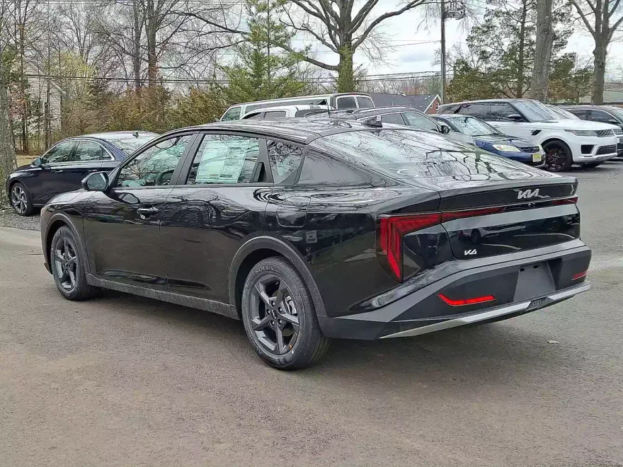 2025 Kia K4 LXS photo 1