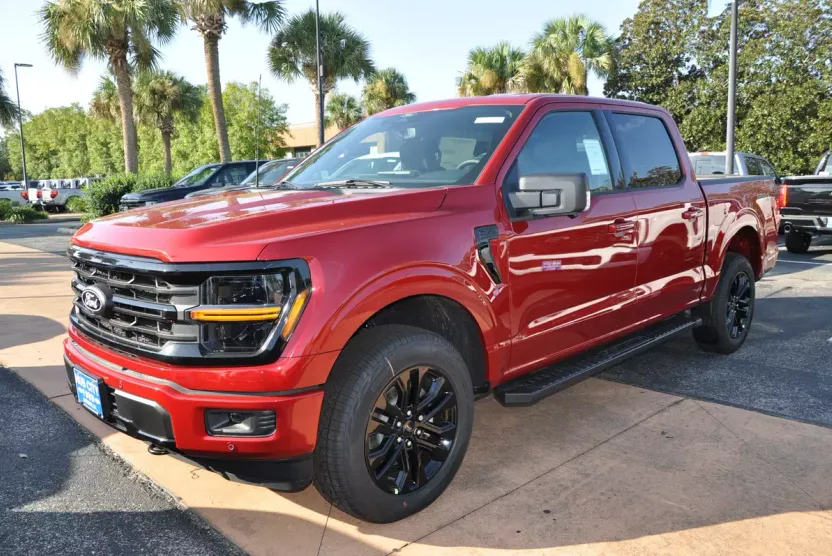 2025 Ford F-150 XLT photo 1