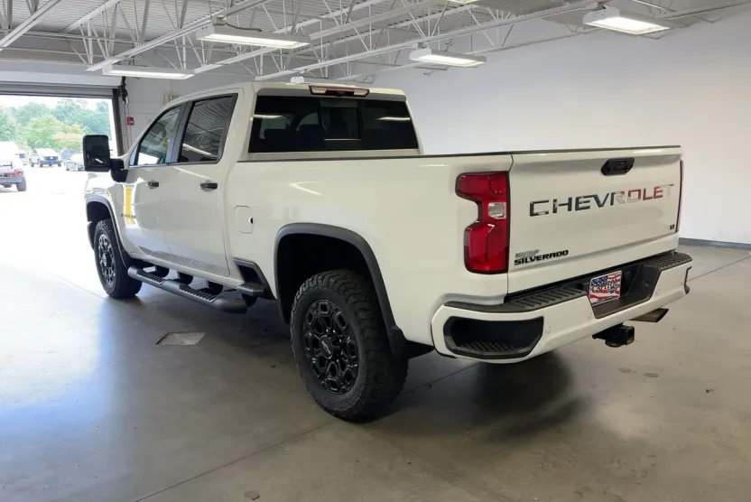 2024 Chevrolet Silverado 2500HD LT photo 1