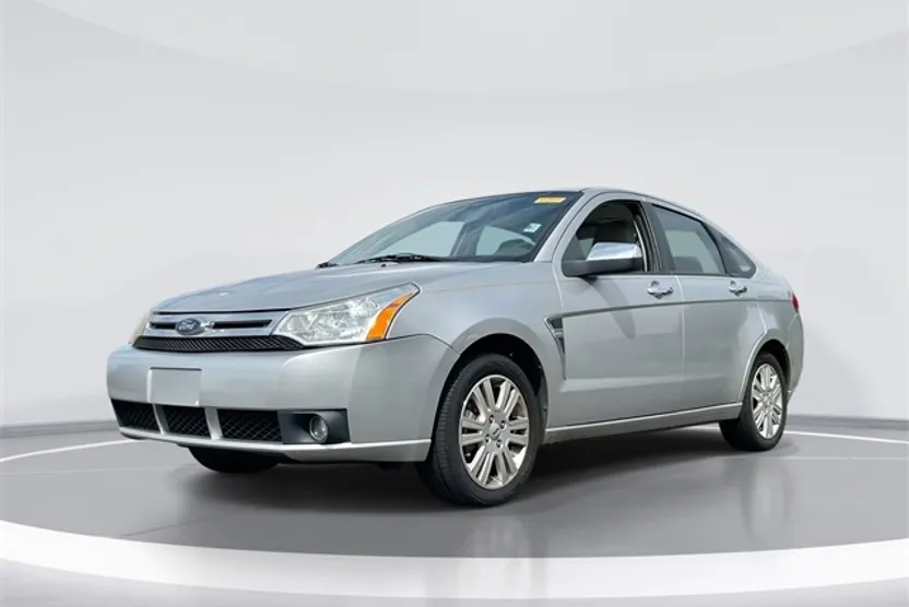2010 Ford Focus SEL photo 1