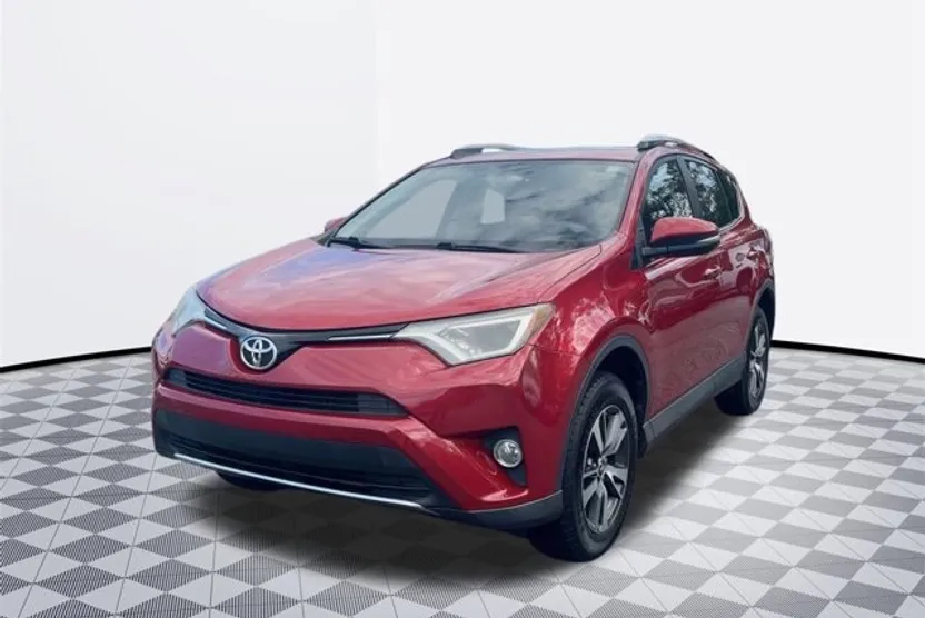 2016 Toyota RAV4 XLE photo 1
