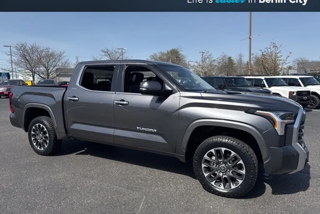 2023 Toyota Tundra Limited photo 1
