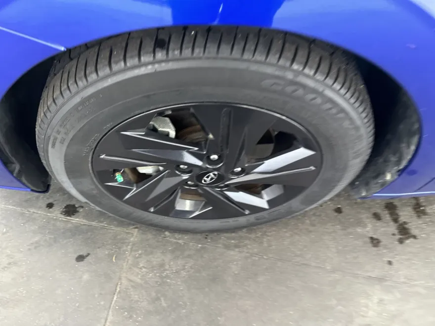 2021 Hyundai Elantra SEL photo 1