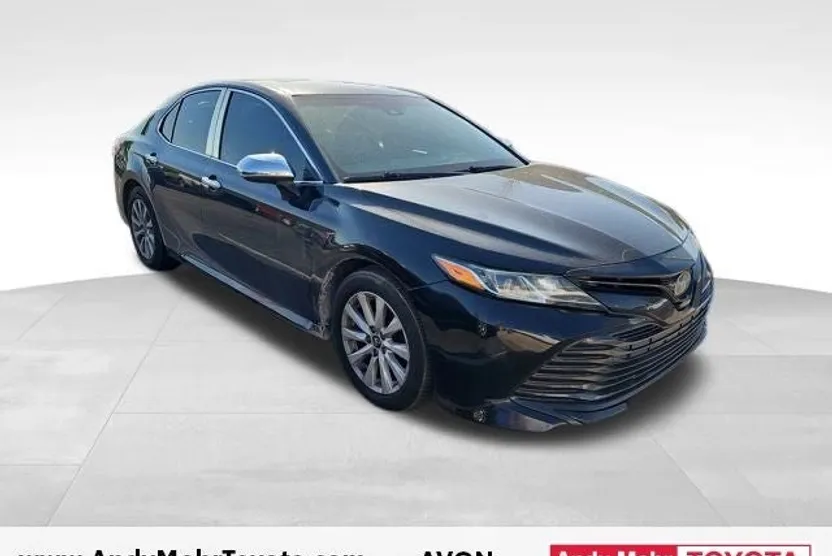 2018 Toyota Camry LE photo 1